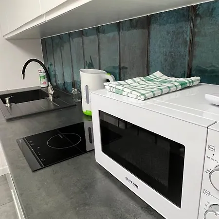 New On Batorego, Metro, Centre , Wi-fi - By Hik *