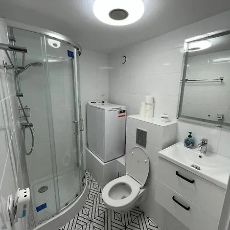 New On Batorego, Metro, Centre , Wi-fi - By Hik *