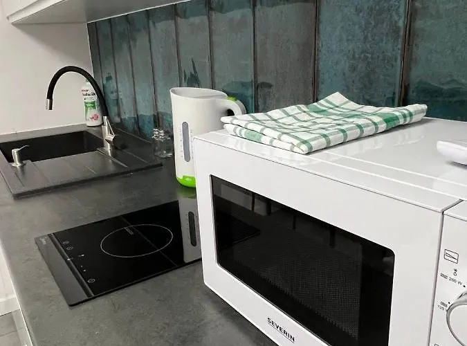 New On Batorego, Metro, Centre , Wi-fi - By Hik *